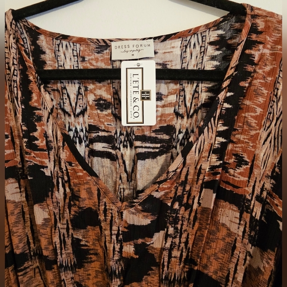 Brand new with tags dress with cinched waist in size Medium - Picture 4 of 4